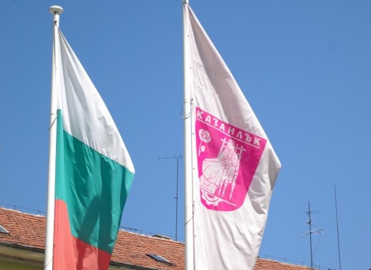 Знамето на Казанлък ще се вее над всеки дом в общината