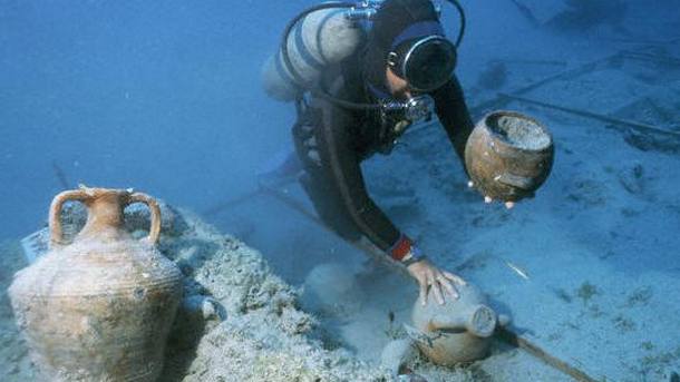 Подводни археолози търсят праисторическо селище в зоната на пристанището в Созопол
