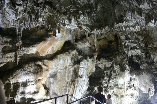 Отварят за посетители пещерата „Добростански бисер"