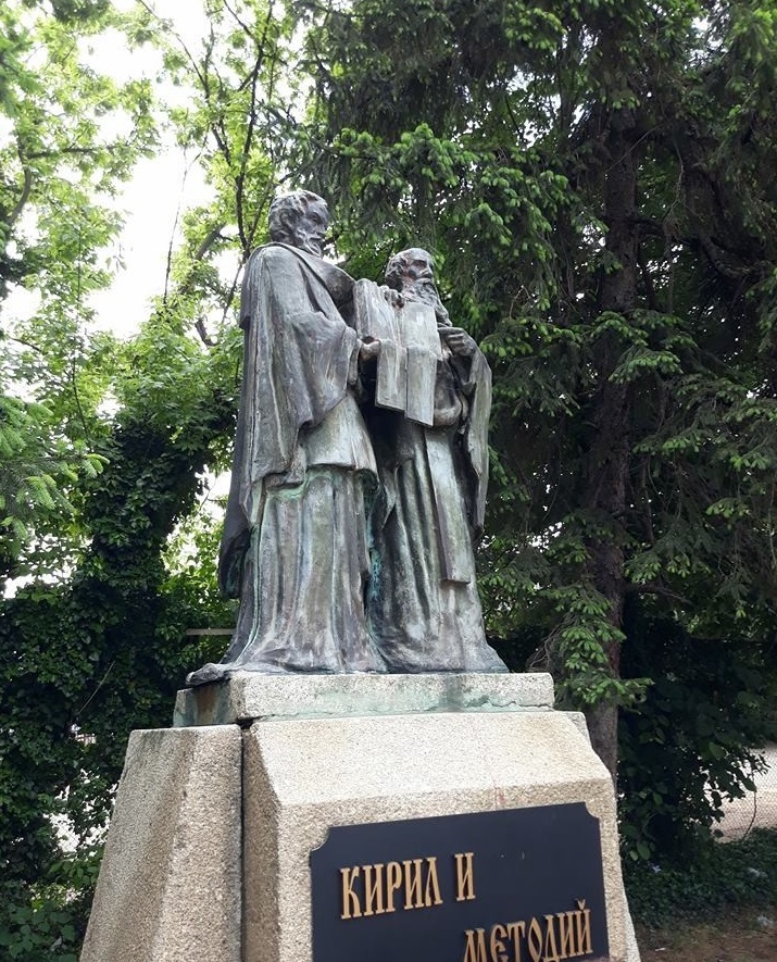Първият български паметник на Кирил и Методий е отлят в държавната военна фабрика