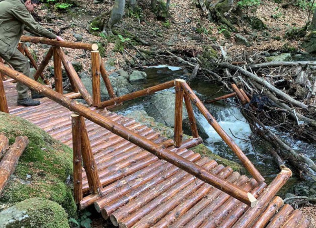 Вандали изпотрошиха нов мост в близост до Боянския водопад