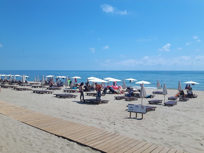 Окончателно: 25 плажа с безплатни чадъри и шезлонги