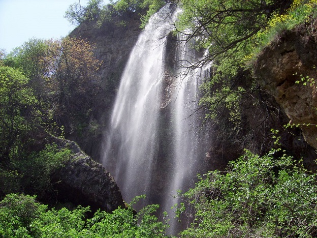 Изграждат нова екопътка към Скакавишкия водопад