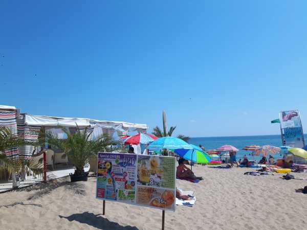 Практиката да се обвързва ползването на чадъри с други услуги на плажа е недопустимо