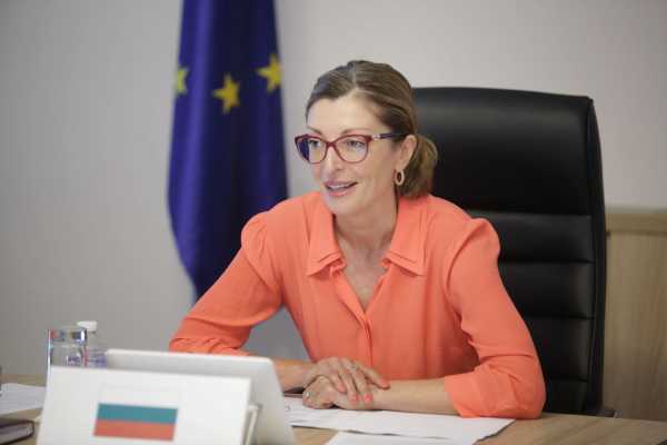 Екатерина Захариева: Уроците от кризата ще ни направят по-обединени и по-силни