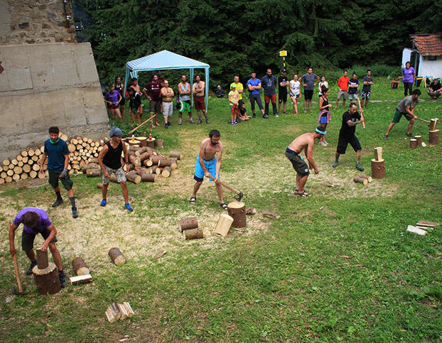 Хижа „Амбарица" организира състезание по цепене на дърва