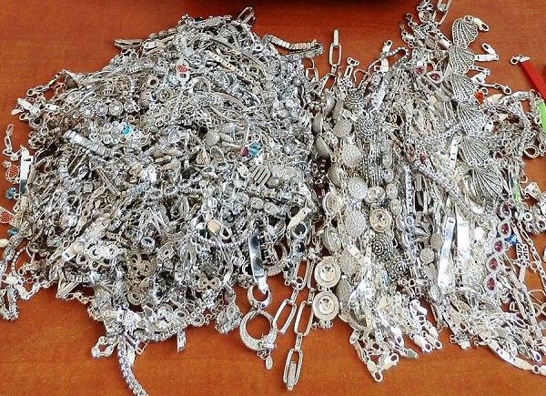 На Малко Търново спипаха 20 кг контрабандни сребърни накити