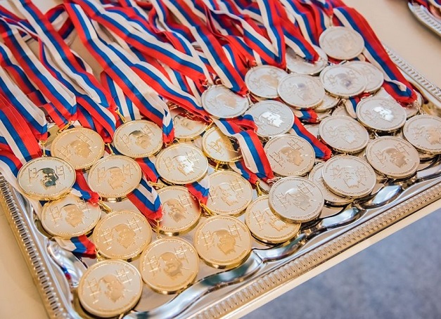 Български ученици с два сребърни медала от Менделеевата олимпиада по химия