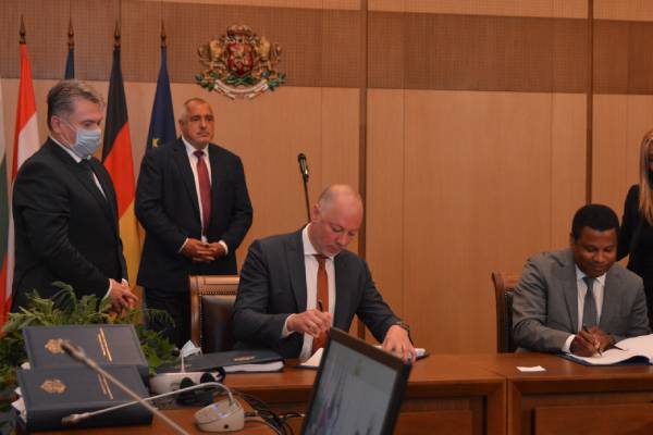 Росен Желязков: Подписването на концесията за летище София е показател за устойчивото развитие на България