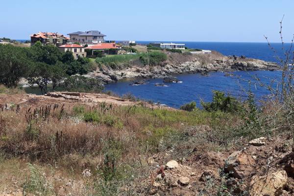 Луксозни палати на кръга „Капитал“ спират достъп до морето в Созопол