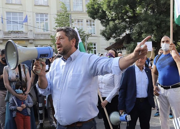 Прокурорската колегия: Христо Иванов се опитва да оказва политически натиск върху независимостта на Прокуратурата