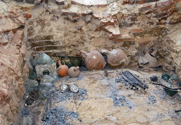 Васил Миков провежда първите разкопки на Карановата селищна могила