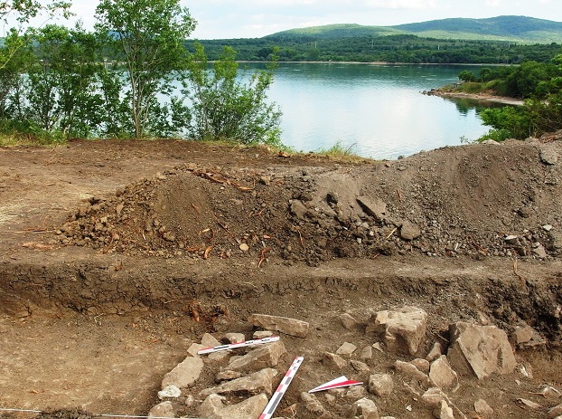 Археолози разкриват тайните на неизвестен досега елинистичен обект край бургаския квартал Крайморие