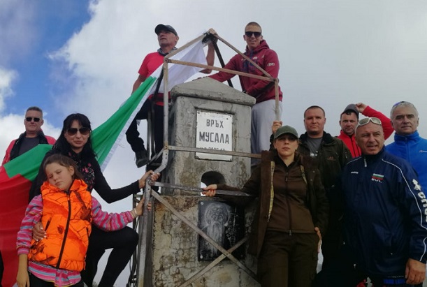 Министърът на туризма изкачи връх Мусала