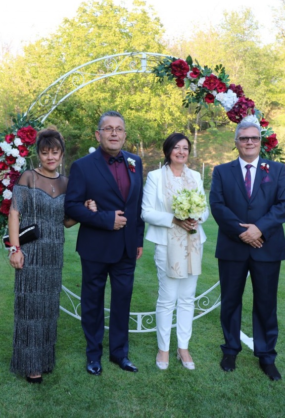 Новобрачна двойка с инициатива: В Русе да бъде посаден Парк на младоженците