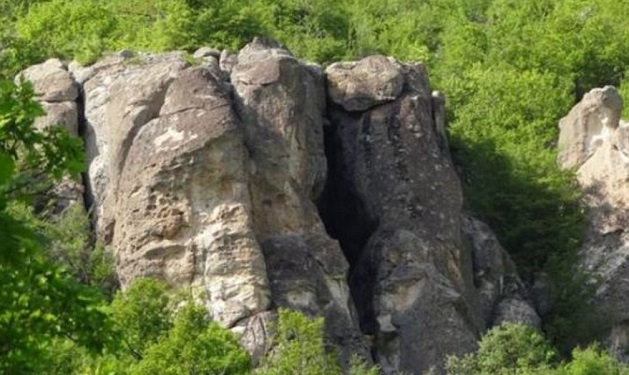 Намериха две туристки, изгубили се на път към пещерата „Утробата"