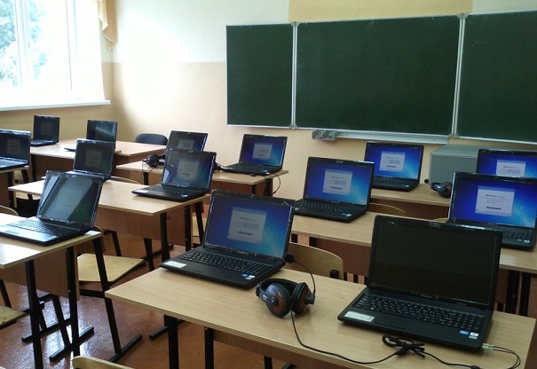 Дават 14 милиона лева за преносими компютри в училищата