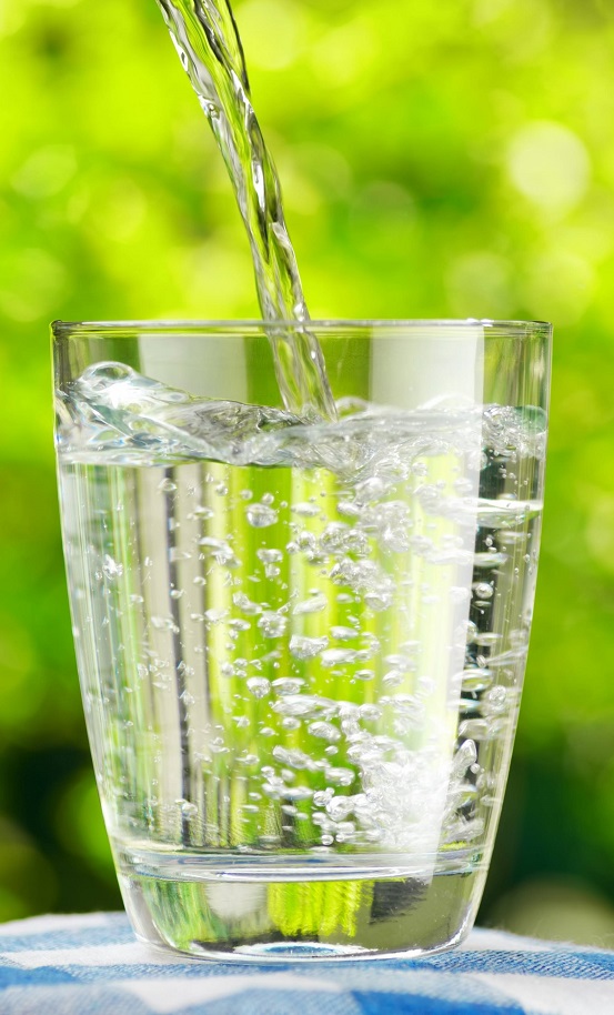 Пиенето на чиста вода е важно за доброто развитие на децата