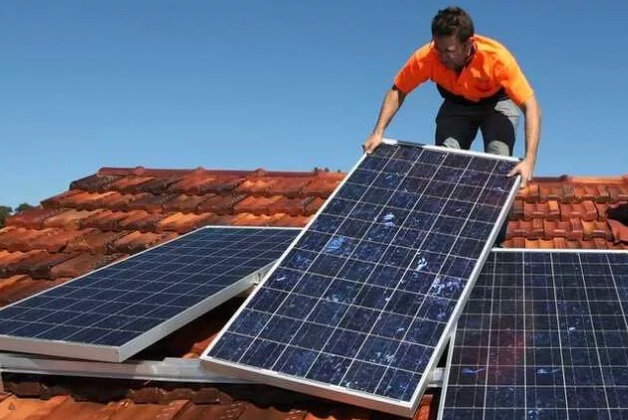 Ще слагат с европари соларни панели по покривите на блоковете