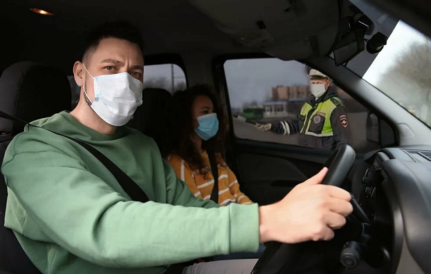 В Гърция трябва да се носи маска дори и в колата