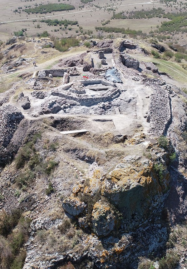 Конска кост, намерена в крепостта Русокастро, разкрива неизвестен древен ритуал