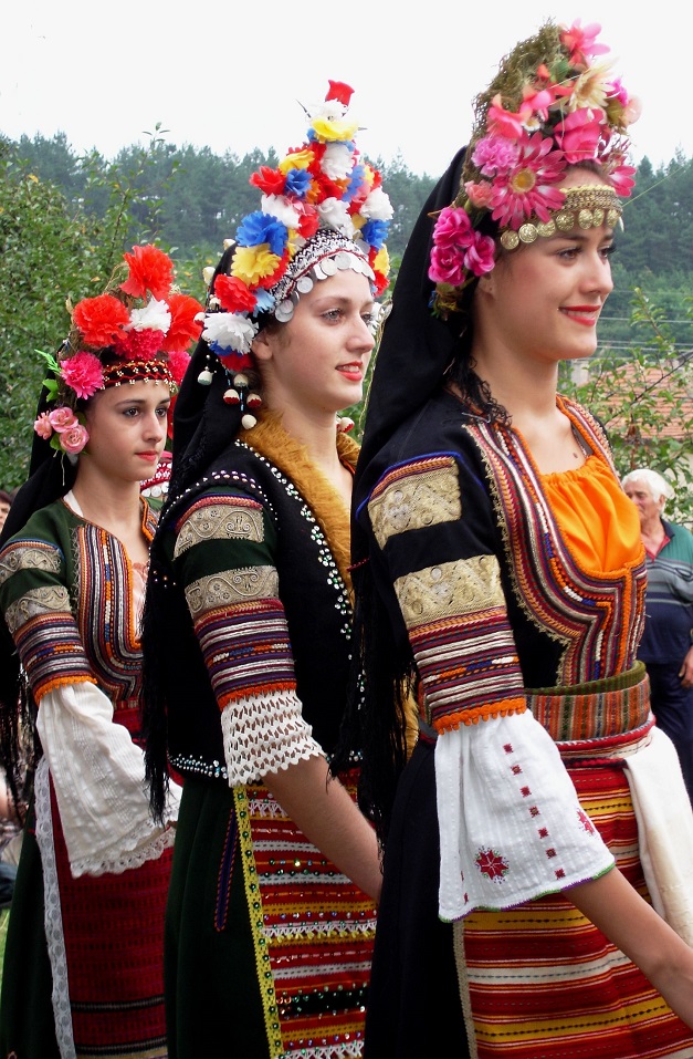 Седем етърви и четири зълви – какви са термините за родство в българската традиция