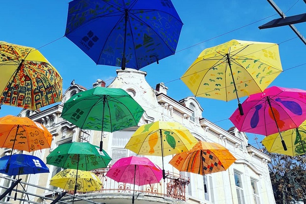 Бургаските чадъри - по-пъстри и по-празнични