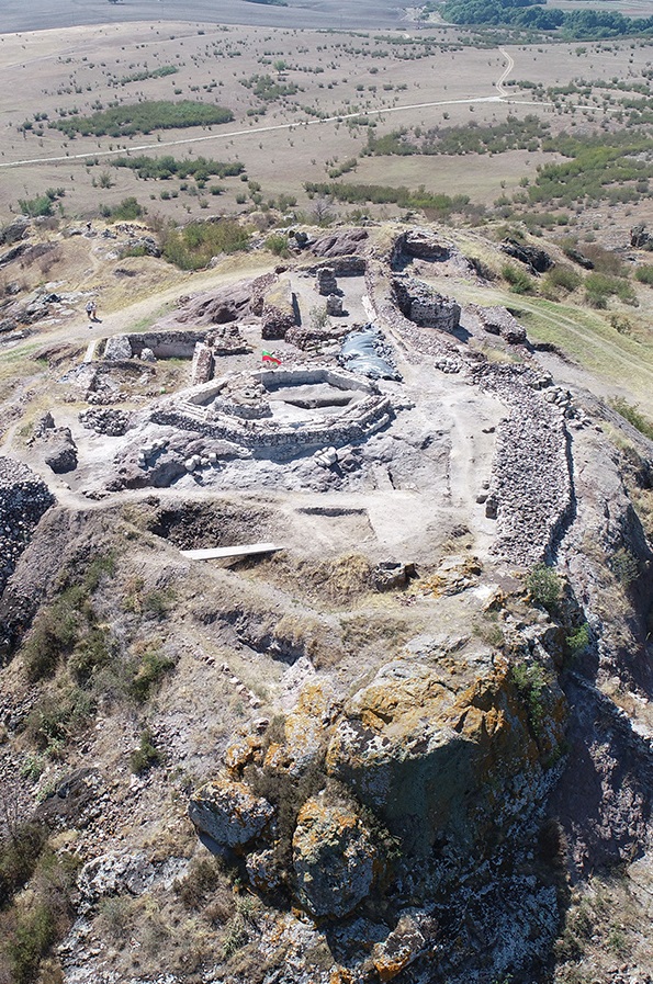 Община Камено ще стопанисва безвъзмезднто в следващите 10 години крепостта Русокастро
