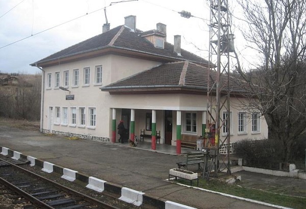 Влак с въглища за „Бобов дол" дерайлира в Пернишко
