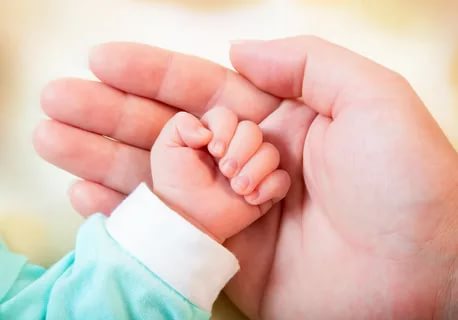 Жена с коронавирус роди бебе с антитела срещу Ковид-19