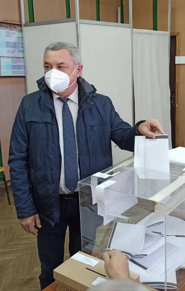 Валери Симеонов: Гласувах в българския парламент да има повече честни, смели и отговорни политици