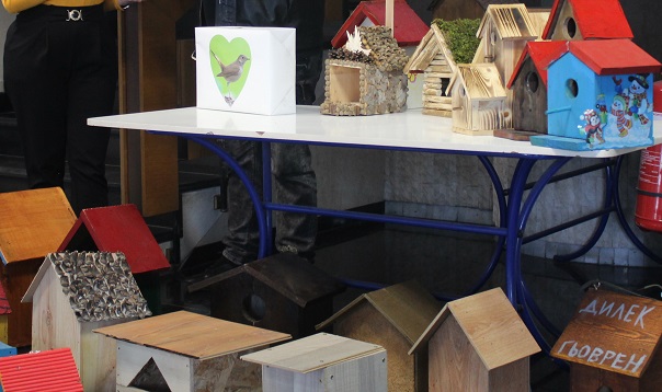 На благотворителен базар в Смолян бяха продадени 50 къщички за птички