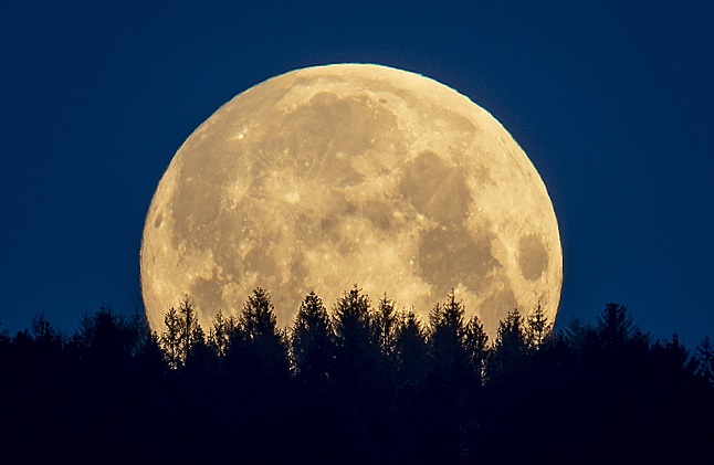 В края на месеца ще наблюдаваме супер Луна