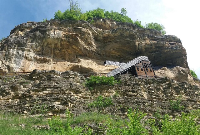 Защо трябва да честваме 24 май в Крепчанския скален манастир