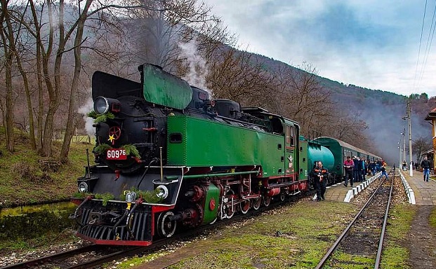 Черен влак се композира от  Септември до Велинград