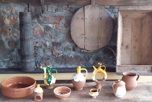 Биволско сирене, мед и бусинска керамика на първото Западно фермерско тържище