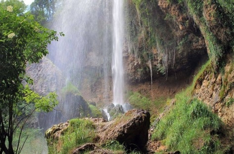 Туристи почистиха района на водопада при с. Полска Скакавица