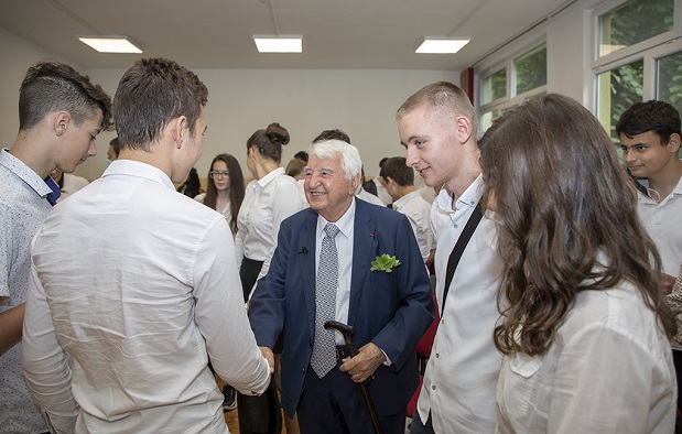 Старозагорски ученици се срещнаха с патрона си проф. Минко Балкански