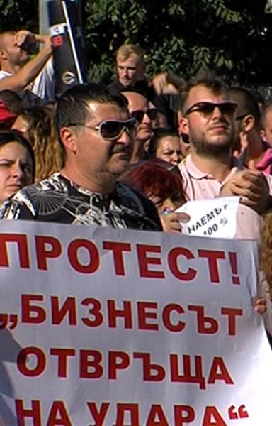 Организатори на протеста в Бургас срещу ограничителните мерки и цените на тока: Това е само началото!