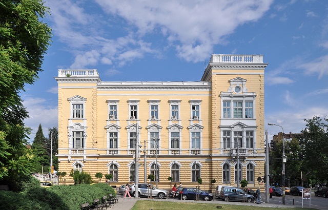 Ще ремонтират покрива на Централния военен клуб в София