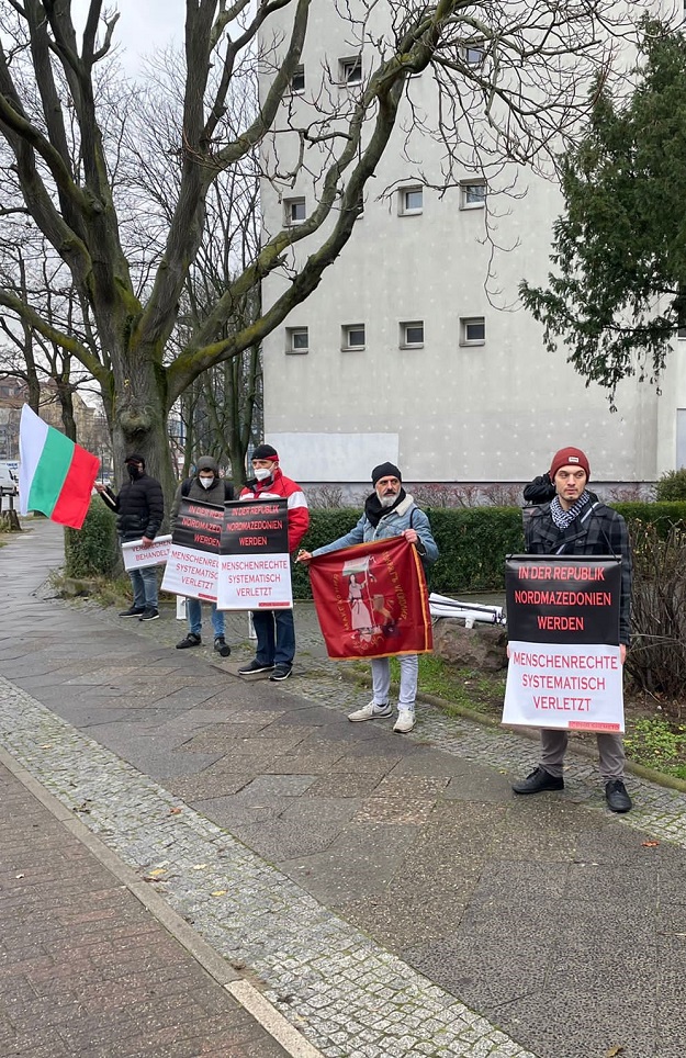 Български студенти протестираха в Берлин срещу системното нарушаване на човешките права в Северна Македония