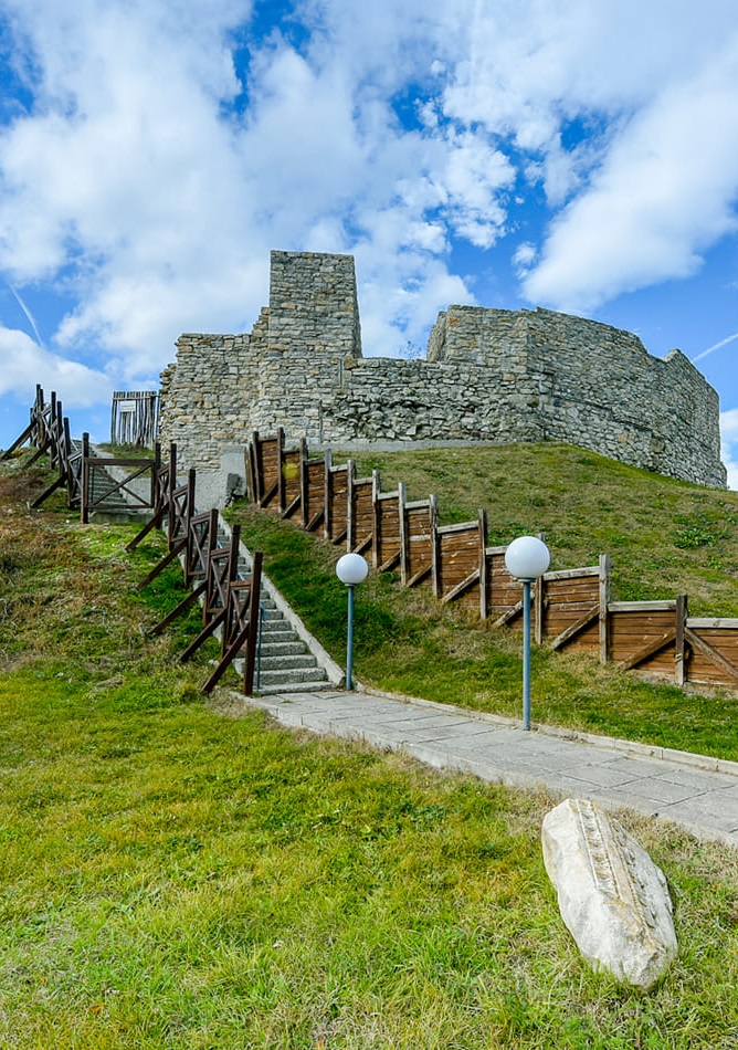 Дават безвъзмездно на Община Мездра да управлява 10 години античната и средновековна крепост Калето