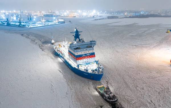 Атомният ледоразбивач „Сибир“ започва рейсове в Арктика (СНИМКИ)