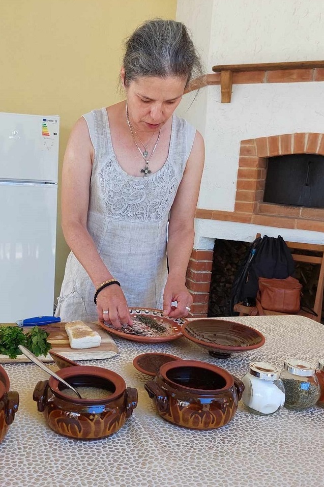 Гости от троянския музей приготвиха в етнокухнята на бургаския музей традиционна за Балкана гъбена чорба