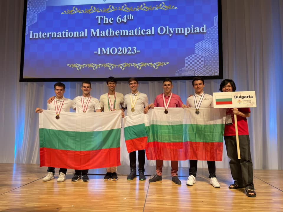Най-добрите български математици се връщат от Япония с 6 медала