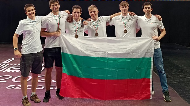 Медали за България от Международна олимпиада по информатика