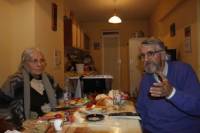 Пенсионерите Кирил и Верка Арамови, живеещи на ул. Македония 51, се чудят кой път да хванат. Нямат акт 15 и акт 16 на сградата, в която живеят – това е запазена марка на строителя Стефан Райков