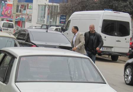 Разпитват Диневи за строителни измами в Търново