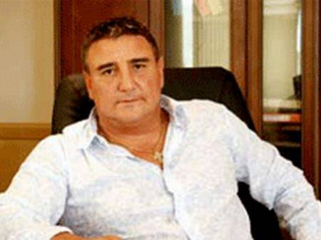 Зърнен бос се прави на гангстер в Карнобат