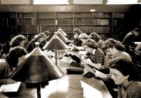Студенти в читалнята на библиотеката на Софийския университет